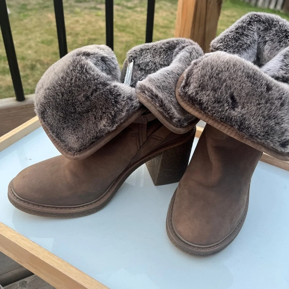 Elegant Tan Heeled Boots EU38 like New - Picture 5 of 10